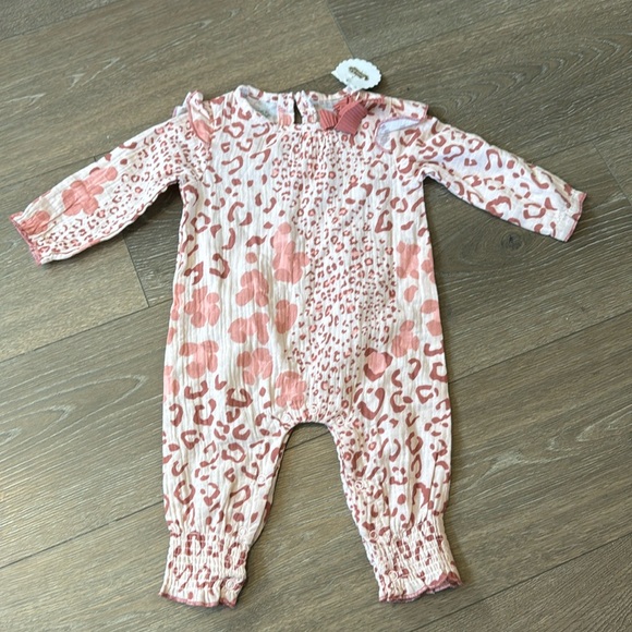 Mud Pie Other - NWT Mud Pie baby girl size 3-6 month pink leopard long sleeve long pant romper